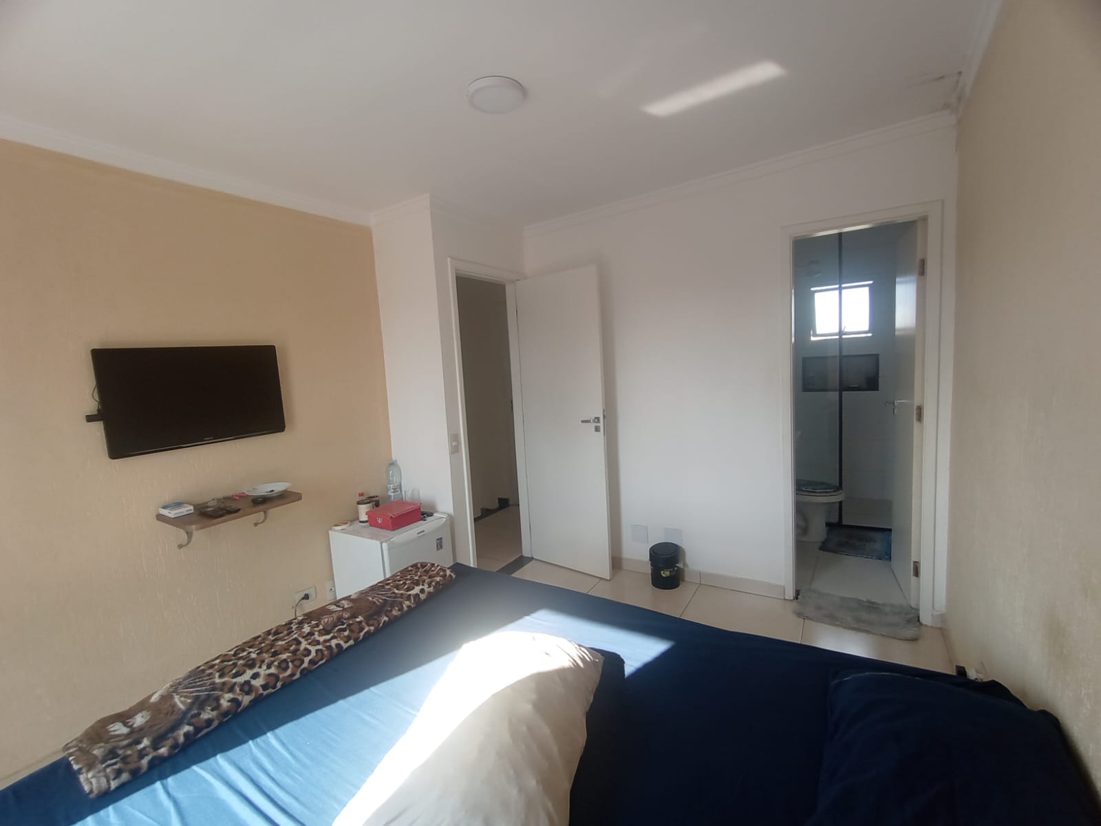  Casa em Condomínio Fechado na Vila Ré  Descubra o conforto e a praticidade desta linda casa em condomínio fechado, localizada em um dos bairros mais desejados da região.  ✨ Características do imóvel:  100 m² bem distribuídos  3 dormitórios, sendo 1 suíte  2 vagas de garagem