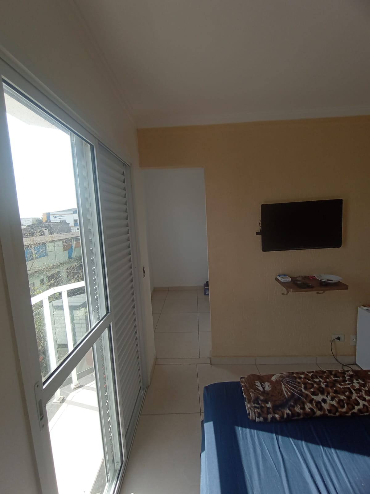  Casa em Condomínio Fechado na Vila Ré  Descubra o conforto e a praticidade desta linda casa em condomínio fechado, localizada em um dos bairros mais desejados da região.  ✨ Características do imóvel:  100 m² bem distribuídos  3 dormitórios, sendo 1 suíte  2 vagas de garagem