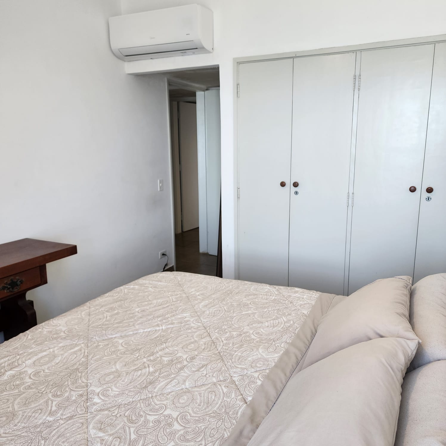  Apartamento Excelente no Morro do Maluf – Guarujá  Viva com qualidade de vida em um dos endereços mais privilegiados do Guarujá! Este apartamento de 130 m² oferece todo o espaço e conforto que você e sua família merecem.  ✨ Características do imóvel:  3 dormitórios, sendo 1 suíte