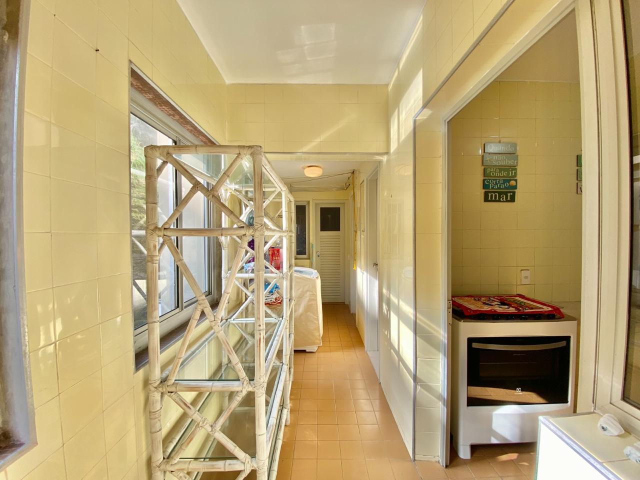  Apartamento Excelente no Morro do Maluf – Guarujá  Viva com qualidade de vida em um dos endereços mais privilegiados do Guarujá! Este apartamento de 130 m² oferece todo o espaço e conforto que você e sua família merecem.  ✨ Características do imóvel:  3 dormitórios, sendo 1 suíte