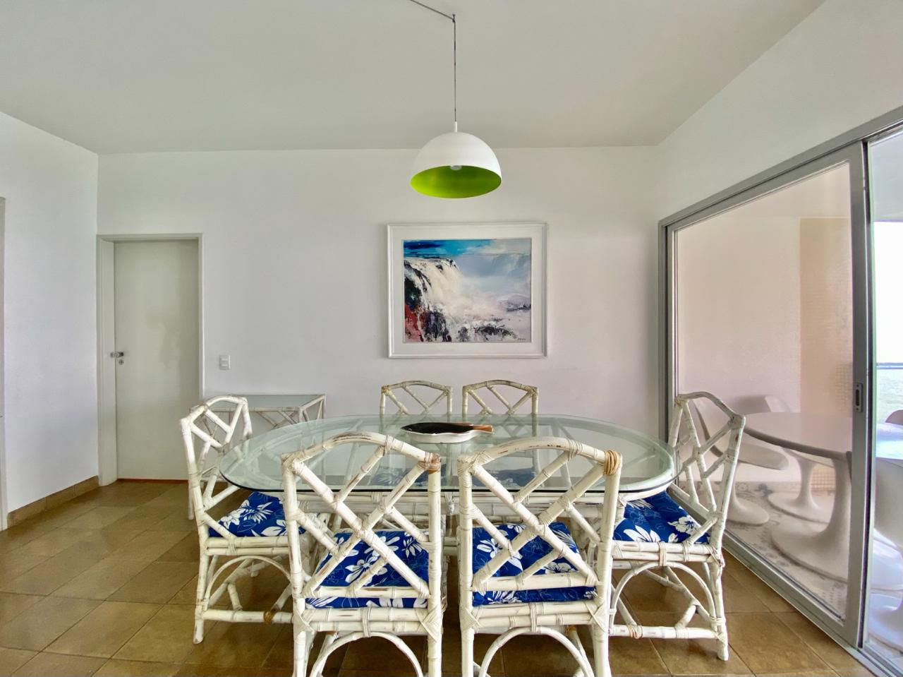  Apartamento Excelente no Morro do Maluf – Guarujá  Viva com qualidade de vida em um dos endereços mais privilegiados do Guarujá! Este apartamento de 130 m² oferece todo o espaço e conforto que você e sua família merecem.  ✨ Características do imóvel:  3 dormitórios, sendo 1 suíte