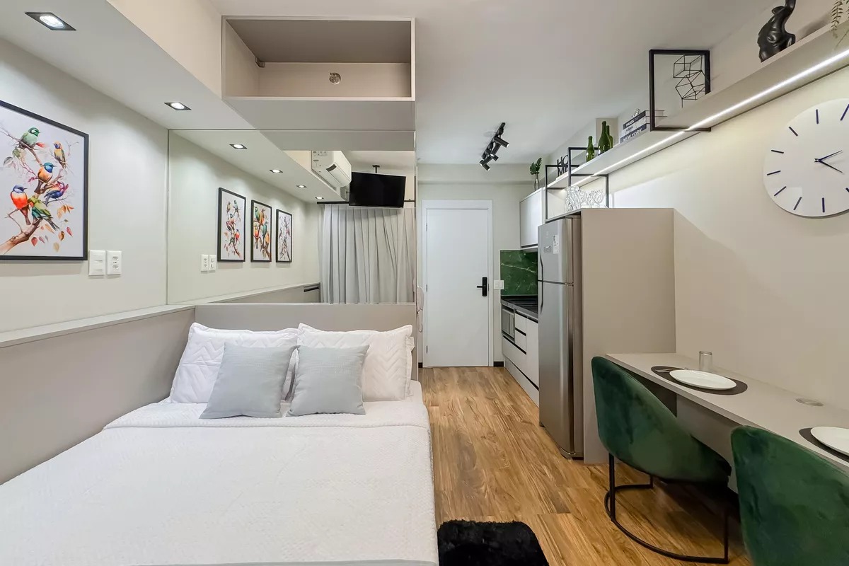 Studio Mobiliado para Aluguel – Próximo ao Metrô Paraíso e Av. Paulista  Este studio mobiliado de 21m² está disponível para locação e é ideal para quem busca praticidade, conforto e uma localização estratégica em São Paulo.  1 dormitório ensolarado (face norte)  Studio completo, com todos os utensílios e totalmente mobiliado – é só entrar e morar!  Rua tranquila e arborizada