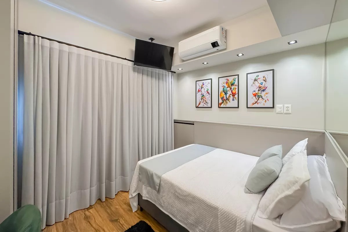 Studio Mobiliado para Aluguel – Próximo ao Metrô Paraíso e Av. Paulista  Este studio mobiliado de 21m² está disponível para locação e é ideal para quem busca praticidade, conforto e uma localização estratégica em São Paulo.  1 dormitório ensolarado (face norte)  Studio completo, com todos os utensílios e totalmente mobiliado – é só entrar e morar!  Rua tranquila e arborizada