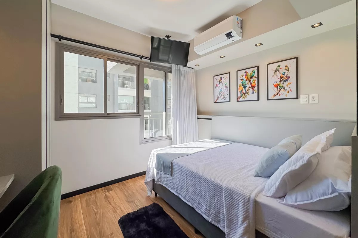 Studio Mobiliado para Aluguel – Próximo ao Metrô Paraíso e Av. Paulista  Este studio mobiliado de 21m² está disponível para locação e é ideal para quem busca praticidade, conforto e uma localização estratégica em São Paulo.  1 dormitório ensolarado (face norte)  Studio completo, com todos os utensílios e totalmente mobiliado – é só entrar e morar!  Rua tranquila e arborizada