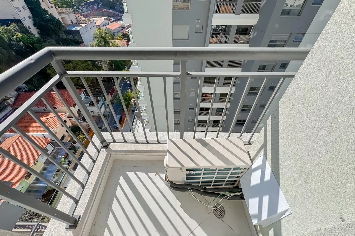 Studio Mobiliado para Aluguel – Próximo ao Metrô Paraíso e Av. Paulista  Este studio mobiliado de 21m² está disponível para locação e é ideal para quem busca praticidade, conforto e uma localização estratégica em São Paulo.  1 dormitório ensolarado (face norte)  Studio completo, com todos os utensílios e totalmente mobiliado – é só entrar e morar!  Rua tranquila e arborizada