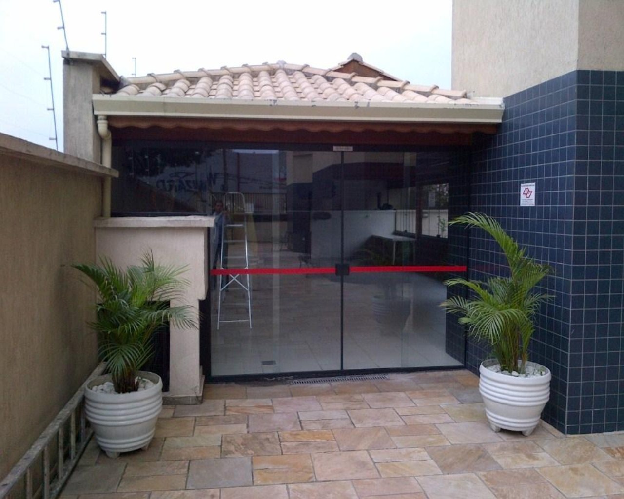 ✨ Apartamento à venda – Vila Galvão, Guarulhos ✨  Localização privilegiada em um dos melhores bairros da cidade!  Detalhes do imóvel:  107 m² muito bem distribuídos  3 dormitórios (sendo 1 suíte com varanda)  3 banheiros (inclui lavabo)  Sala ampla com varanda  Cozinha com armários planejados