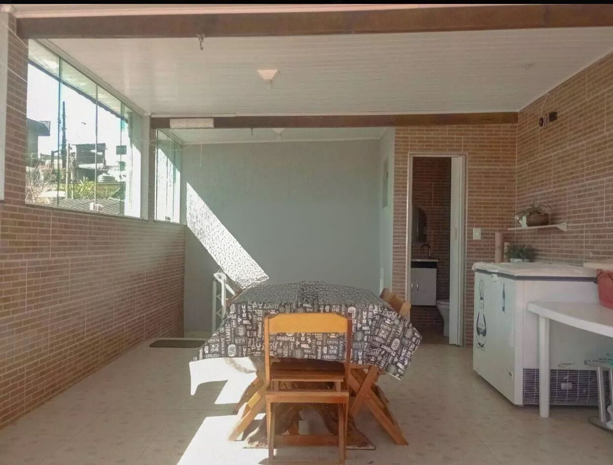  SOBRADO À VENDA – JARDIM ALTO ALEGRE  ✨ Destaques do imóvel:  3 dormitórios (sendo 1 suíte com closet)  4 banheiros  2 vagas de garagem  164m² de área construída  Sala de TV e Sala de Jantar  Cozinha ampla e lavanderia  Cobertura de lazer fechada com janelas de vidro – ideal para momentos de descanso e confraternização