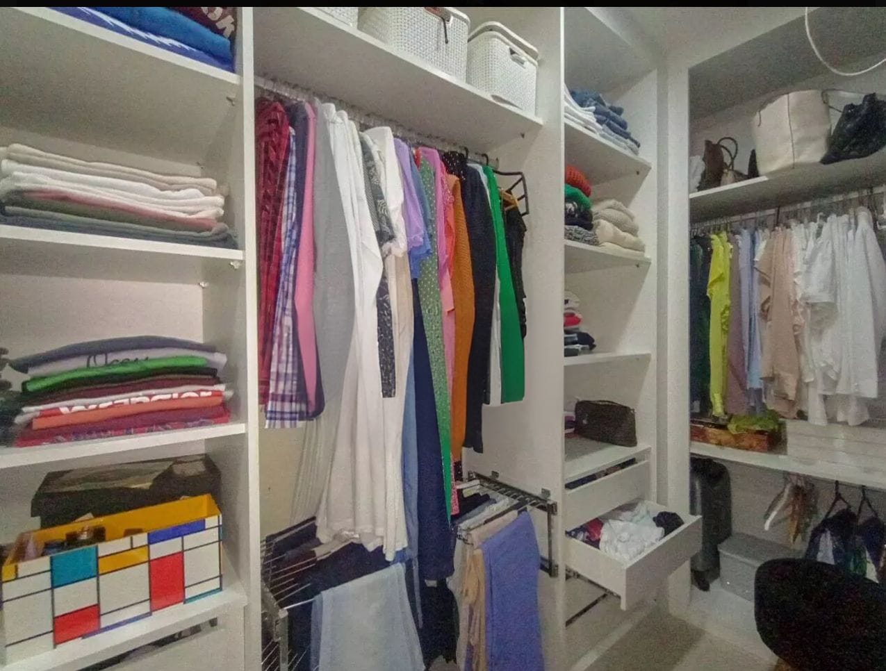  SOBRADO À VENDA – JARDIM ALTO ALEGRE  ✨ Destaques do imóvel:  3 dormitórios (sendo 1 suíte com closet)  4 banheiros  2 vagas de garagem  164m² de área construída  Sala de TV e Sala de Jantar  Cozinha ampla e lavanderia  Cobertura de lazer fechada com janelas de vidro – ideal para momentos de descanso e confraternização