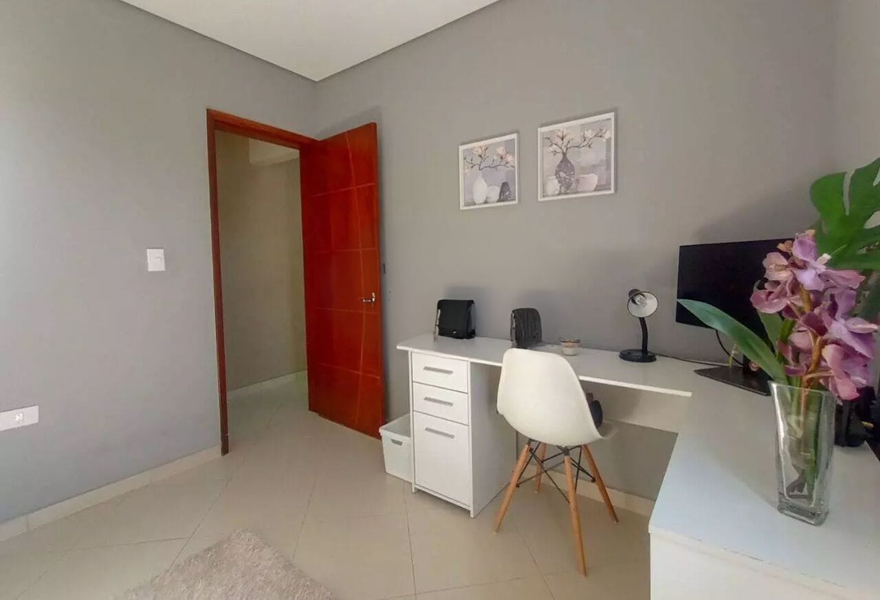  SOBRADO À VENDA – JARDIM ALTO ALEGRE  ✨ Destaques do imóvel:  3 dormitórios (sendo 1 suíte com closet)  4 banheiros  2 vagas de garagem  164m² de área construída  Sala de TV e Sala de Jantar  Cozinha ampla e lavanderia  Cobertura de lazer fechada com janelas de vidro – ideal para momentos de descanso e confraternização