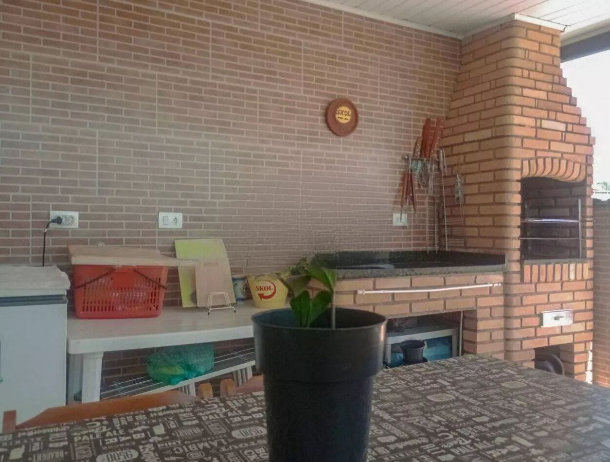  SOBRADO À VENDA – JARDIM ALTO ALEGRE  ✨ Destaques do imóvel:  3 dormitórios (sendo 1 suíte com closet)  4 banheiros  2 vagas de garagem  164m² de área construída  Sala de TV e Sala de Jantar  Cozinha ampla e lavanderia  Cobertura de lazer fechada com janelas de vidro – ideal para momentos de descanso e confraternização