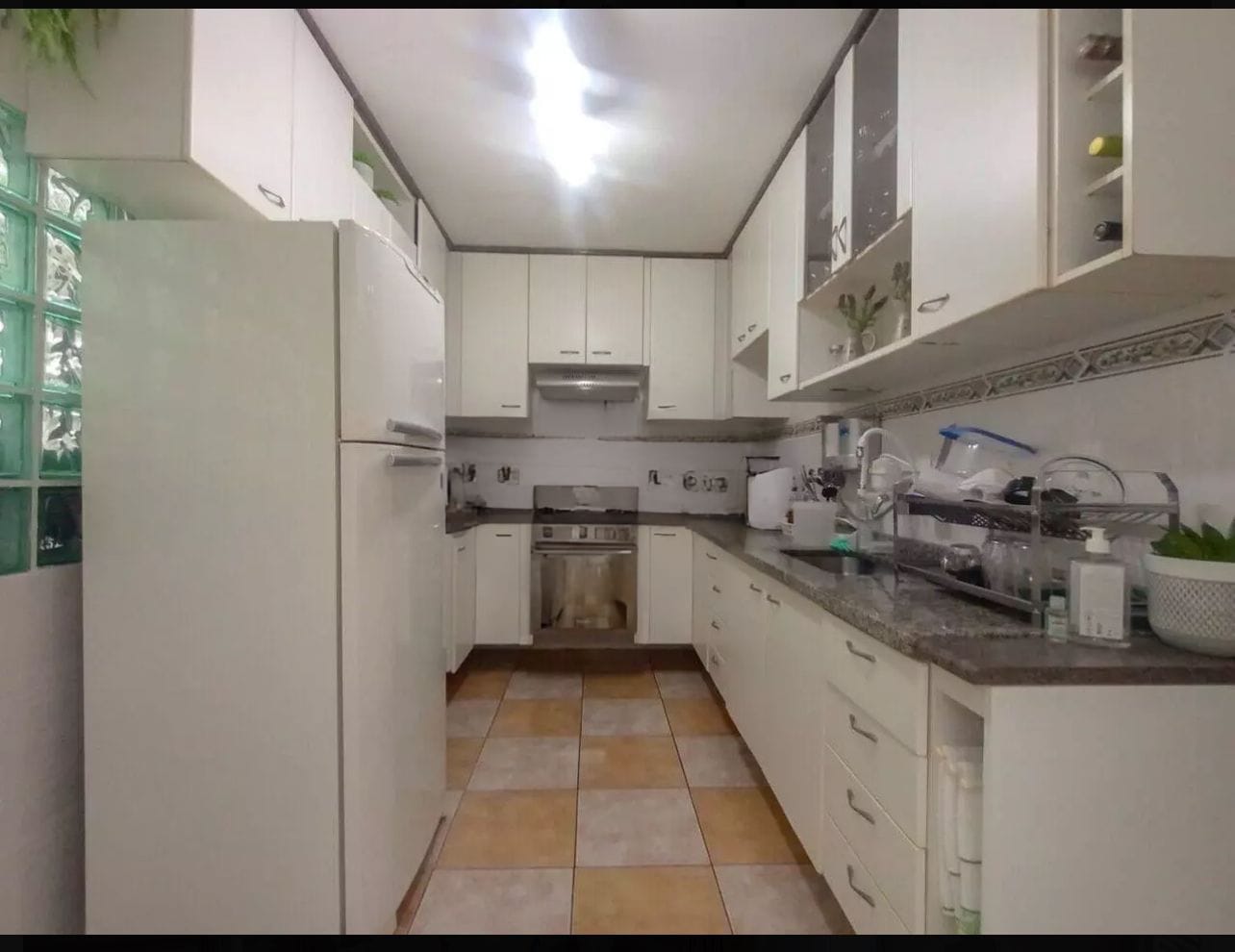  SOBRADO À VENDA – JARDIM ALTO ALEGRE  ✨ Destaques do imóvel:  3 dormitórios (sendo 1 suíte com closet)  4 banheiros  2 vagas de garagem  164m² de área construída  Sala de TV e Sala de Jantar  Cozinha ampla e lavanderia  Cobertura de lazer fechada com janelas de vidro – ideal para momentos de descanso e confraternização