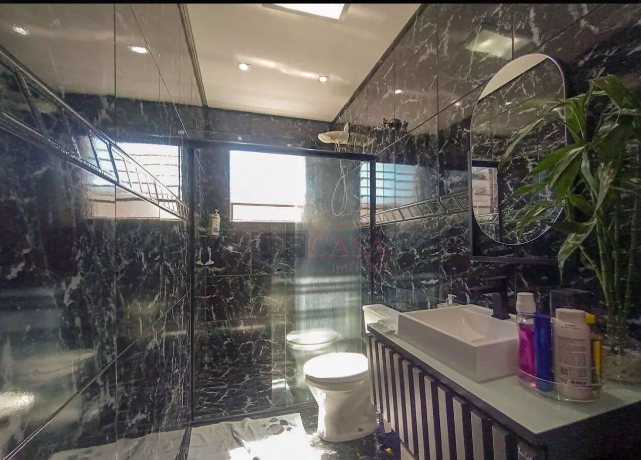  SOBRADO À VENDA – JARDIM ALTO ALEGRE  ✨ Destaques do imóvel:  3 dormitórios (sendo 1 suíte com closet)  4 banheiros  2 vagas de garagem  164m² de área construída  Sala de TV e Sala de Jantar  Cozinha ampla e lavanderia  Cobertura de lazer fechada com janelas de vidro – ideal para momentos de descanso e confraternização