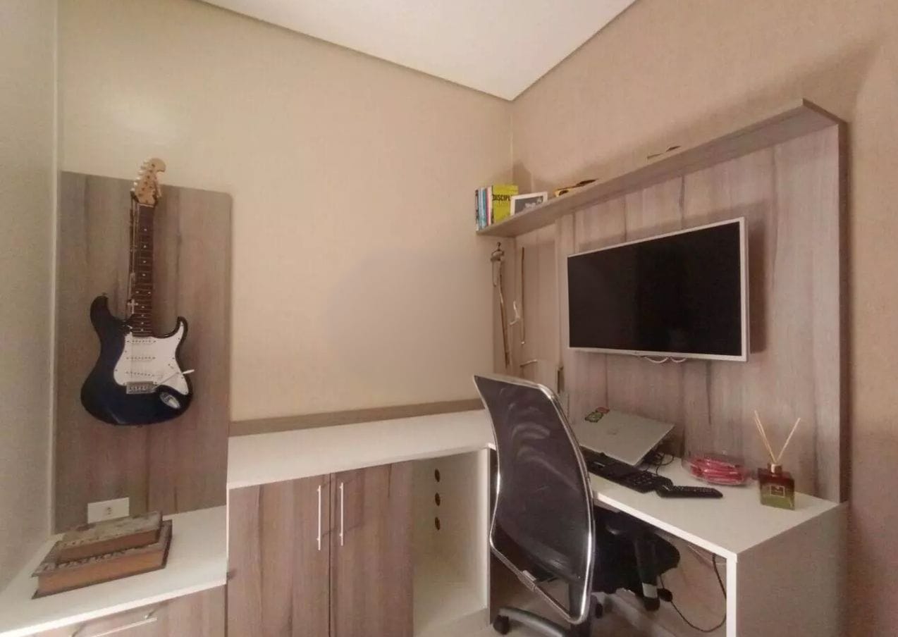  SOBRADO À VENDA – JARDIM ALTO ALEGRE  ✨ Destaques do imóvel:  3 dormitórios (sendo 1 suíte com closet)  4 banheiros  2 vagas de garagem  164m² de área construída  Sala de TV e Sala de Jantar  Cozinha ampla e lavanderia  Cobertura de lazer fechada com janelas de vidro – ideal para momentos de descanso e confraternização