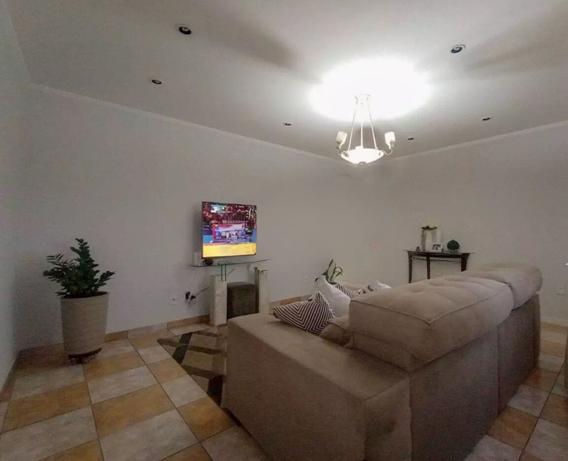  SOBRADO À VENDA – JARDIM ALTO ALEGRE  ✨ Destaques do imóvel:  3 dormitórios (sendo 1 suíte com closet)  4 banheiros  2 vagas de garagem  164m² de área construída  Sala de TV e Sala de Jantar  Cozinha ampla e lavanderia  Cobertura de lazer fechada com janelas de vidro – ideal para momentos de descanso e confraternização