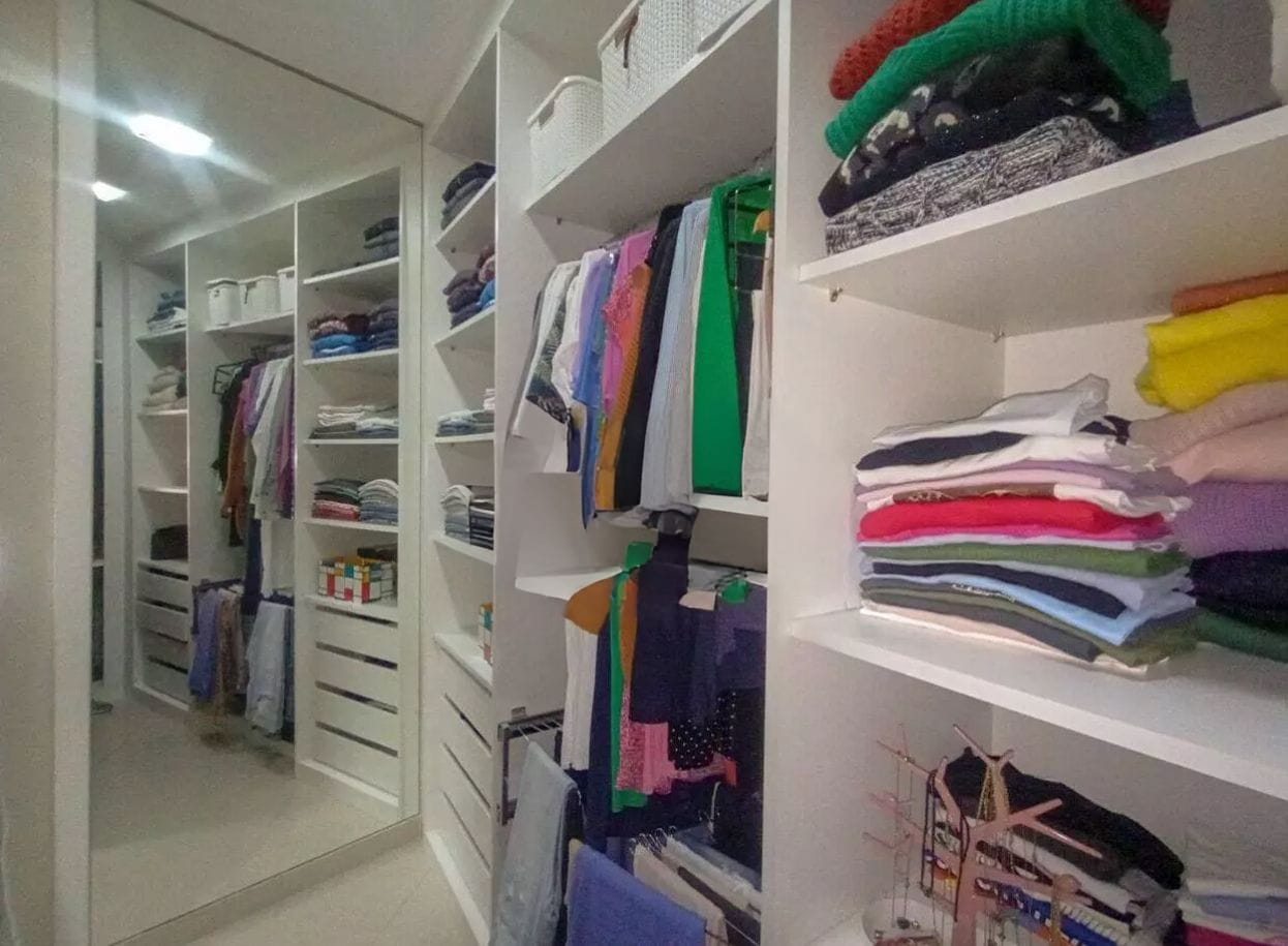  SOBRADO À VENDA – JARDIM ALTO ALEGRE  ✨ Destaques do imóvel:  3 dormitórios (sendo 1 suíte com closet)  4 banheiros  2 vagas de garagem  164m² de área construída  Sala de TV e Sala de Jantar  Cozinha ampla e lavanderia  Cobertura de lazer fechada com janelas de vidro – ideal para momentos de descanso e confraternização