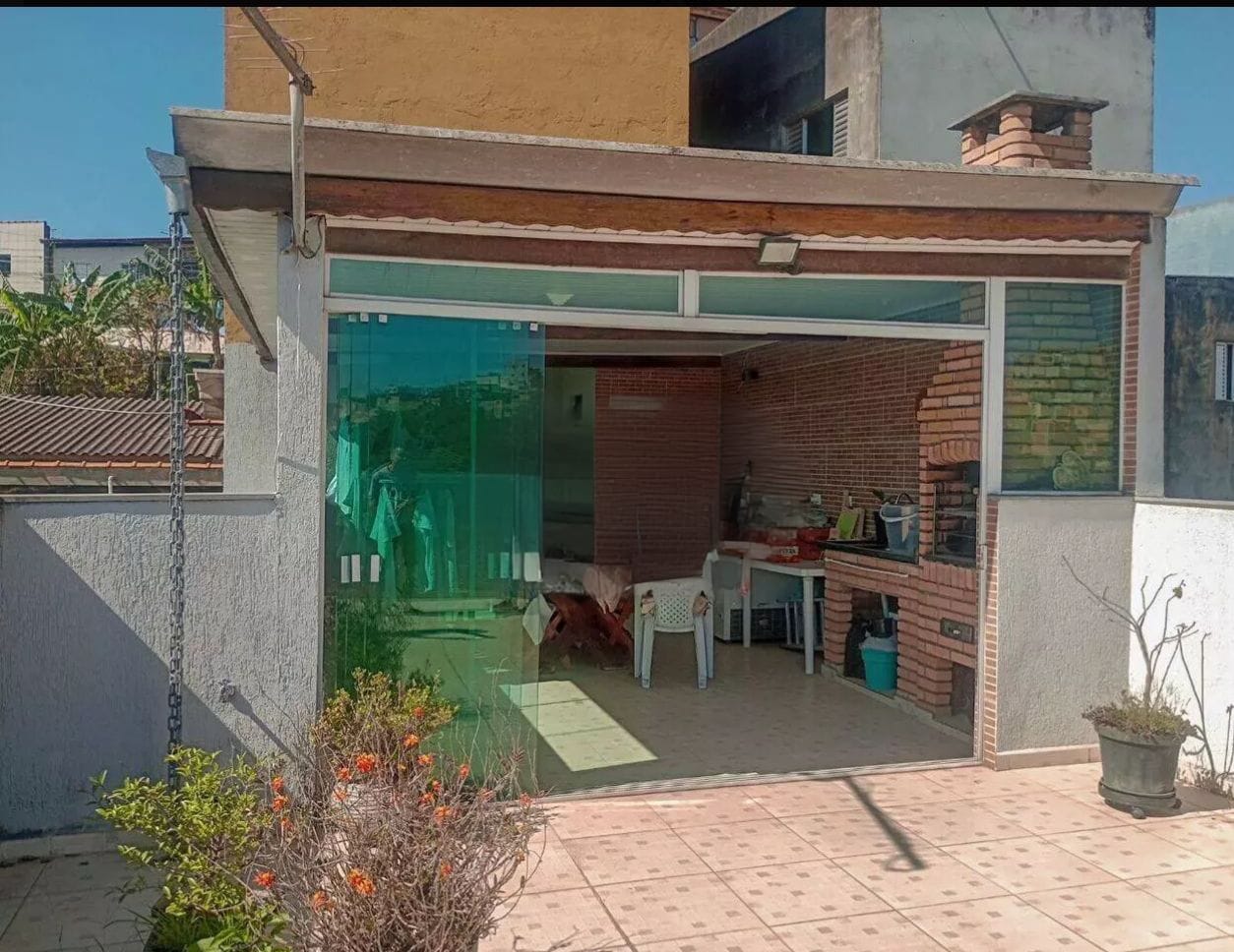  SOBRADO À VENDA – JARDIM ALTO ALEGRE  ✨ Destaques do imóvel:  3 dormitórios (sendo 1 suíte com closet)  4 banheiros  2 vagas de garagem  164m² de área construída  Sala de TV e Sala de Jantar  Cozinha ampla e lavanderia  Cobertura de lazer fechada com janelas de vidro – ideal para momentos de descanso e confraternização