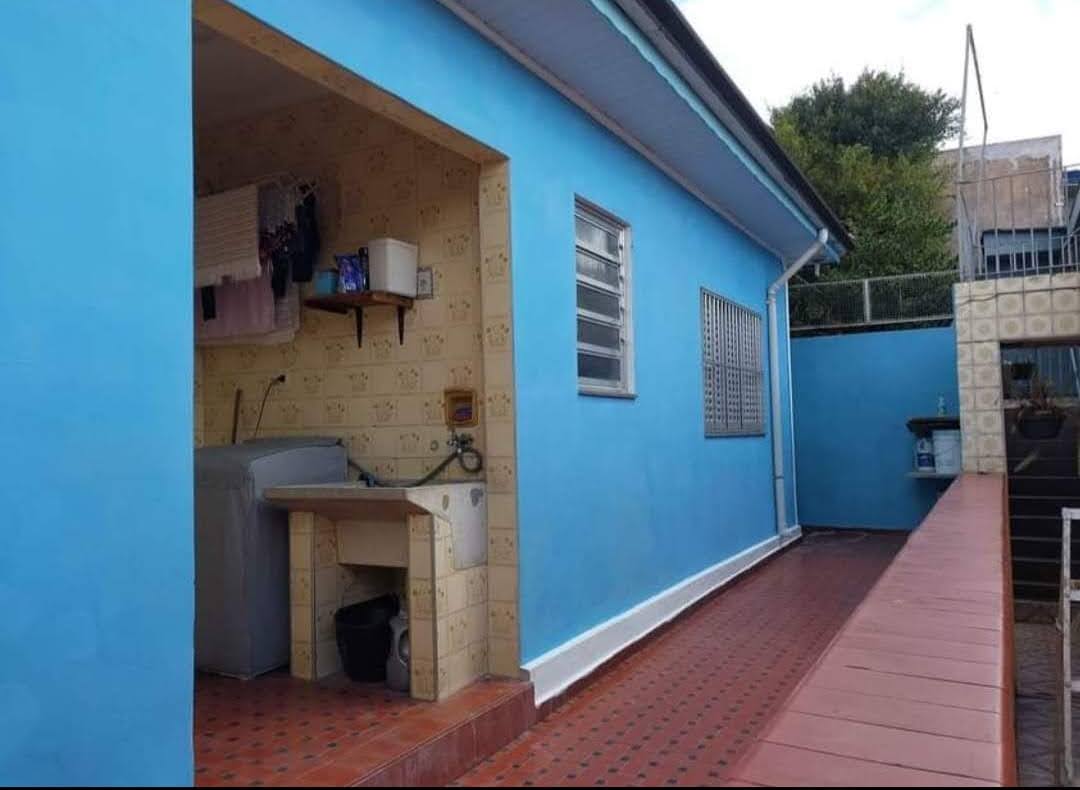  Sobrado   Vila Alpina, São Paulo  ✨ Excelente localização, próximo a transportes, comércios, escolas e a apenas 5 minutos do Parque São Lucas. Documentação em dia, registrada no cartório de imóveis de SP Detalhes do imóvel:  2 quartos internos + 1 quarto externo (todos com janelas em alumínio)  1 banheiro todo revestido em azulejos, com vitro em alumínio  Sala com sacada 