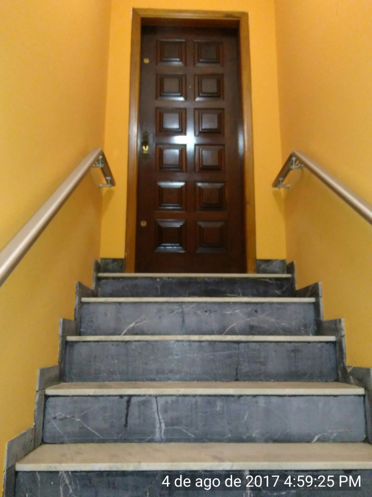  Sobrado   Vila Alpina, São Paulo  ✨ Excelente localização, próximo a transportes, comércios, escolas e a apenas 5 minutos do Parque São Lucas. Documentação em dia, registrada no cartório de imóveis de SP Detalhes do imóvel:  2 quartos internos + 1 quarto externo (todos com janelas em alumínio)  1 banheiro todo revestido em azulejos, com vitro em alumínio  Sala com sacada 