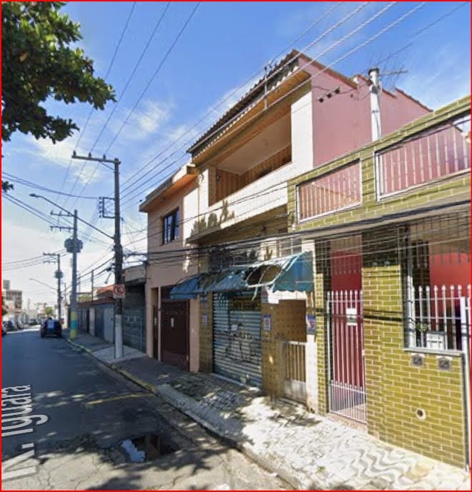  Sobrado   Vila Alpina, São Paulo  ✨ Excelente localização, próximo a transportes, comércios, escolas e a apenas 5 minutos do Parque São Lucas. Documentação em dia, registrada no cartório de imóveis de SP Detalhes do imóvel:  2 quartos internos + 1 quarto externo (todos com janelas em alumínio)  1 banheiro todo revestido em azulejos, com vitro em alumínio  Sala com sacada 