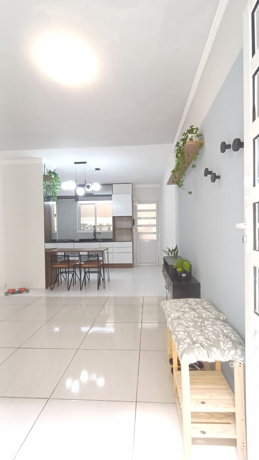  Sobrado à Venda – Itaim Paulista / SP  ✨ Sobrado em condomínio fechado – Porteira Fechada!  50m² bem distribuídos  2 dormitórios  1 vaga de garagem  Condomínio fechado, com segurança e tranquilidade  Porteira fechada – entre e more sem preocupações!