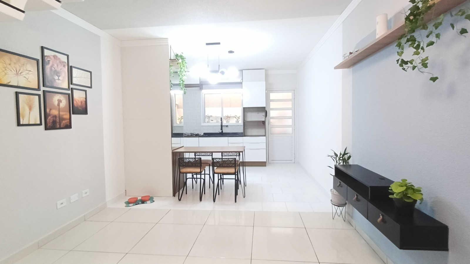  Sobrado à Venda – Itaim Paulista / SP  ✨ Sobrado em condomínio fechado – Porteira Fechada!  50m² bem distribuídos  2 dormitórios  1 vaga de garagem  Condomínio fechado, com segurança e tranquilidade  Porteira fechada – entre e more sem preocupações!