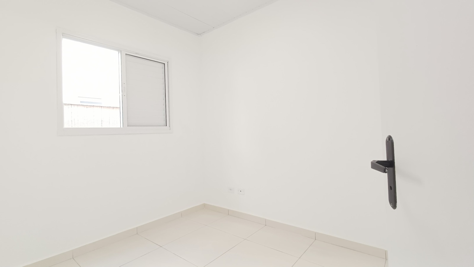  Sobrado à Venda – Itaim Paulista / SP  ✨ Sobrado em condomínio fechado – Porteira Fechada!  50m² bem distribuídos  2 dormitórios  1 vaga de garagem  Condomínio fechado, com segurança e tranquilidade  Porteira fechada – entre e more sem preocupações!