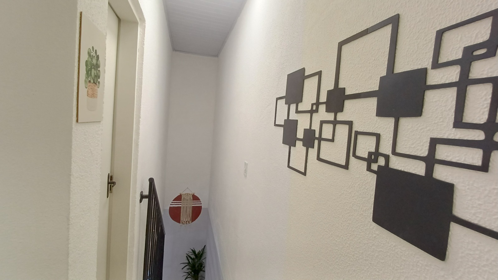  Sobrado à Venda – Itaim Paulista / SP  ✨ Sobrado em condomínio fechado – Porteira Fechada!  50m² bem distribuídos  2 dormitórios  1 vaga de garagem  Condomínio fechado, com segurança e tranquilidade  Porteira fechada – entre e more sem preocupações!