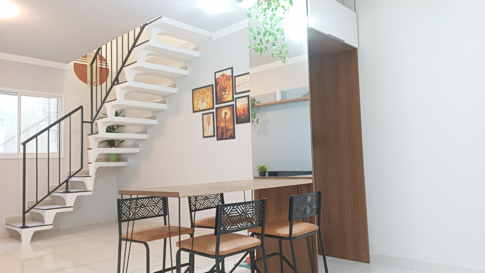  Sobrado à Venda – Itaim Paulista / SP  ✨ Sobrado em condomínio fechado – Porteira Fechada!  50m² bem distribuídos  2 dormitórios  1 vaga de garagem  Condomínio fechado, com segurança e tranquilidade  Porteira fechada – entre e more sem preocupações!