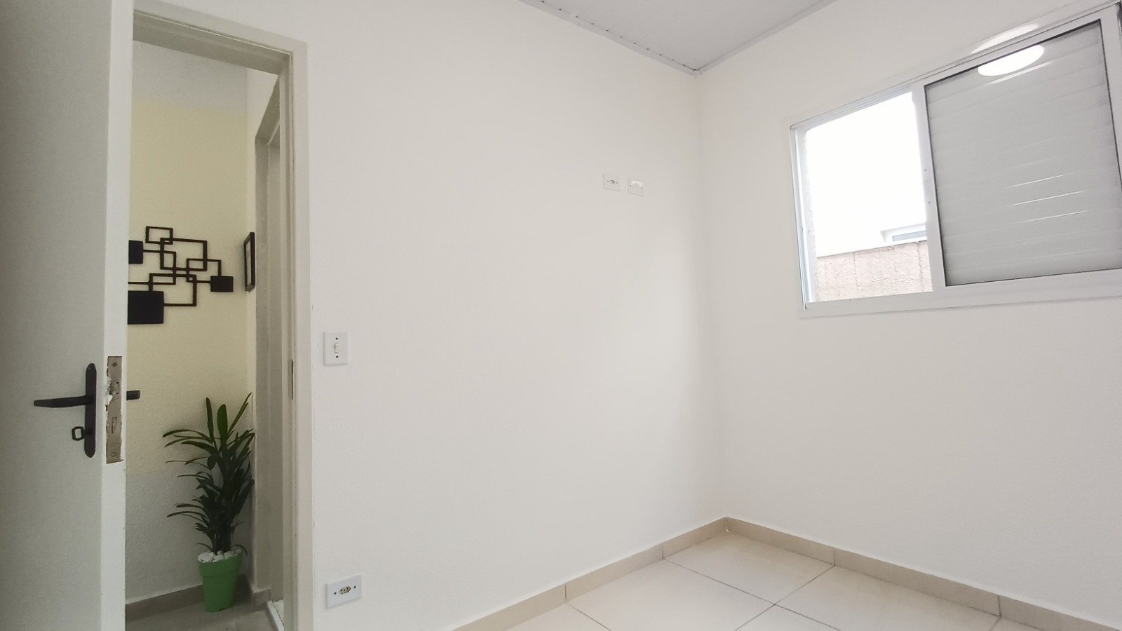  Sobrado à Venda – Itaim Paulista / SP  ✨ Sobrado em condomínio fechado – Porteira Fechada!  50m² bem distribuídos  2 dormitórios  1 vaga de garagem  Condomínio fechado, com segurança e tranquilidade  Porteira fechada – entre e more sem preocupações!