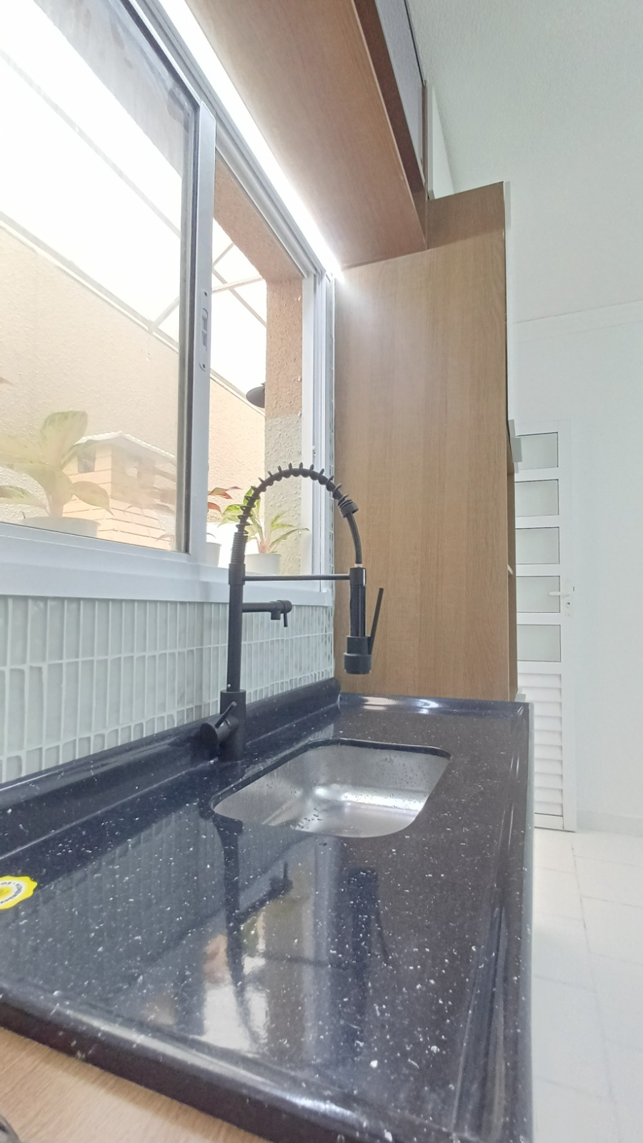  Sobrado à Venda – Itaim Paulista / SP  ✨ Sobrado em condomínio fechado – Porteira Fechada!  50m² bem distribuídos  2 dormitórios  1 vaga de garagem  Condomínio fechado, com segurança e tranquilidade  Porteira fechada – entre e more sem preocupações!