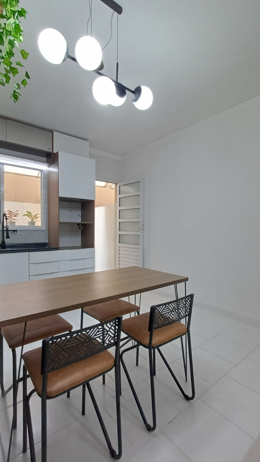  Sobrado à Venda – Itaim Paulista / SP  ✨ Sobrado em condomínio fechado – Porteira Fechada!  50m² bem distribuídos  2 dormitórios  1 vaga de garagem  Condomínio fechado, com segurança e tranquilidade  Porteira fechada – entre e more sem preocupações!