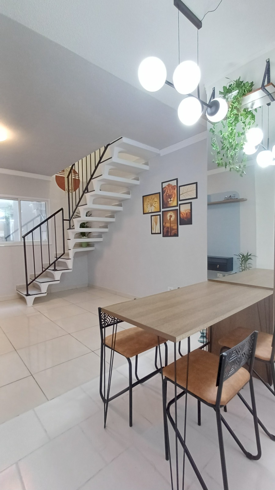  Sobrado à Venda – Itaim Paulista / SP  ✨ Sobrado em condomínio fechado – Porteira Fechada!  50m² bem distribuídos  2 dormitórios  1 vaga de garagem  Condomínio fechado, com segurança e tranquilidade  Porteira fechada – entre e more sem preocupações!