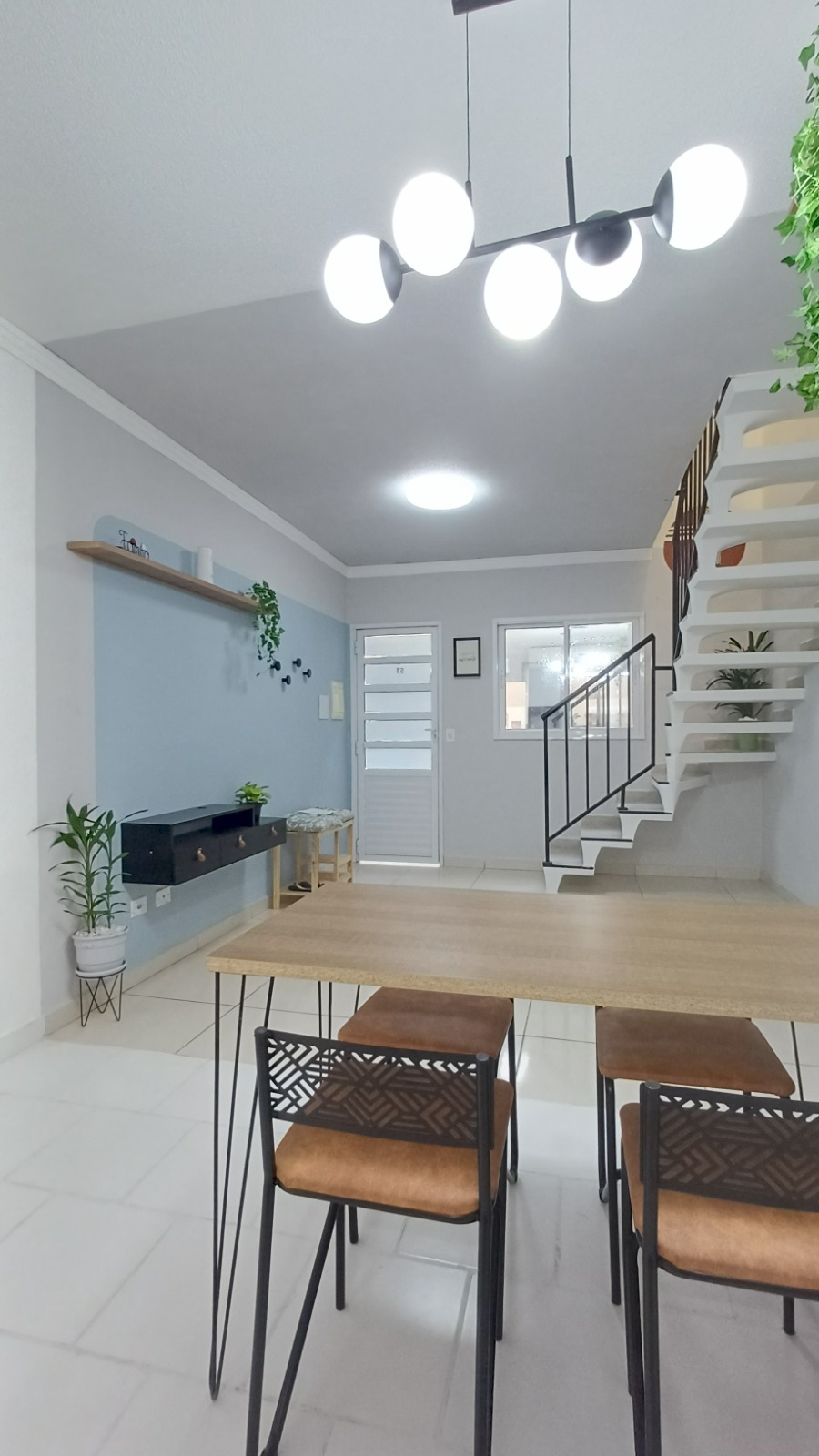  Sobrado à Venda – Itaim Paulista / SP  ✨ Sobrado em condomínio fechado – Porteira Fechada!  50m² bem distribuídos  2 dormitórios  1 vaga de garagem  Condomínio fechado, com segurança e tranquilidade  Porteira fechada – entre e more sem preocupações!