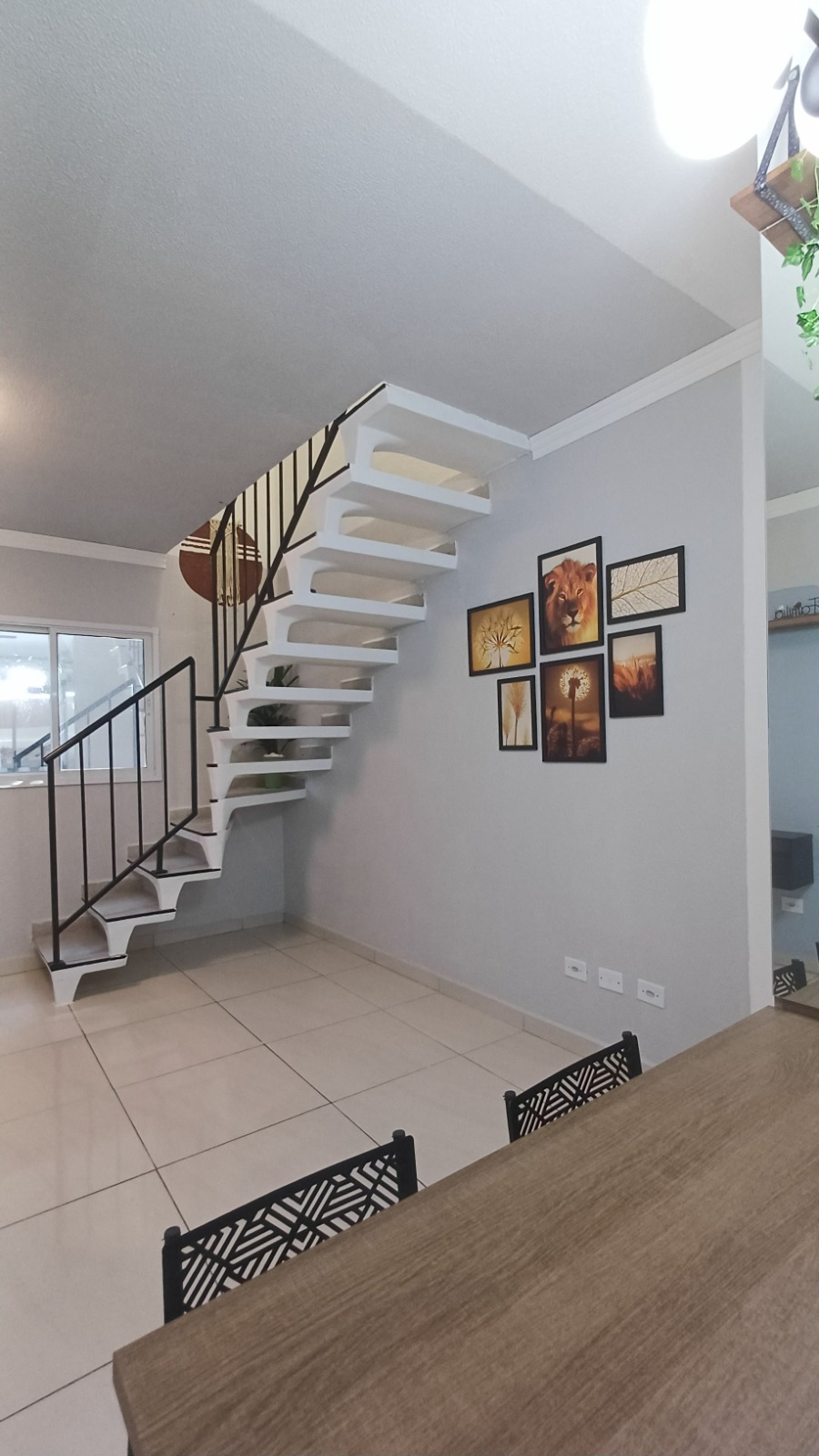  Sobrado à Venda – Itaim Paulista / SP  ✨ Sobrado em condomínio fechado – Porteira Fechada!  50m² bem distribuídos  2 dormitórios  1 vaga de garagem  Condomínio fechado, com segurança e tranquilidade  Porteira fechada – entre e more sem preocupações!