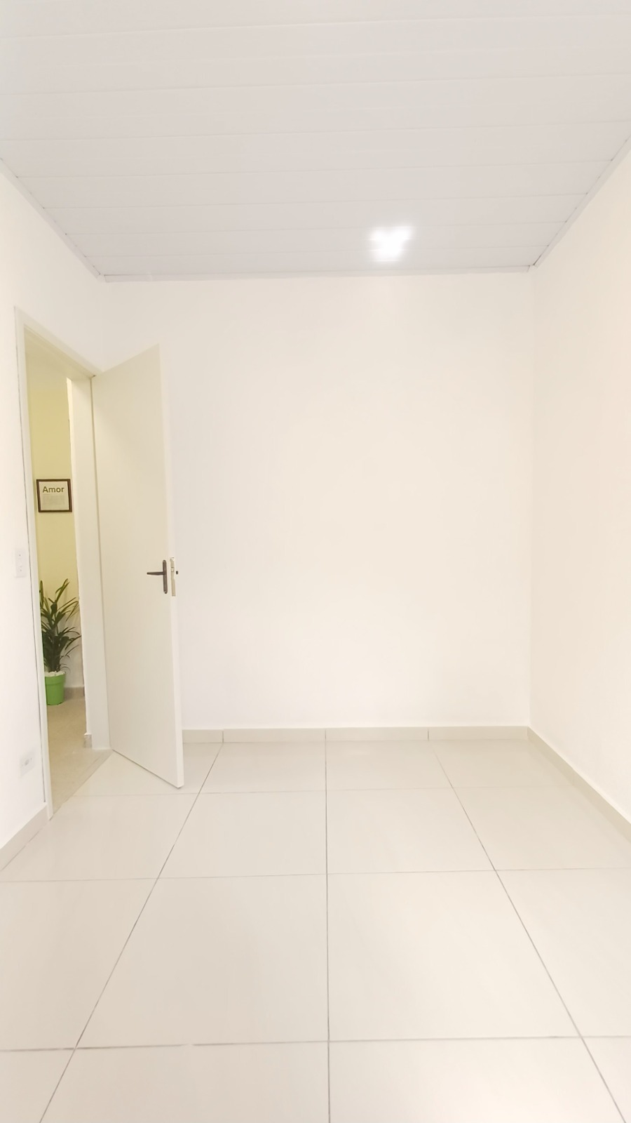  Sobrado à Venda – Itaim Paulista / SP  ✨ Sobrado em condomínio fechado – Porteira Fechada!  50m² bem distribuídos  2 dormitórios  1 vaga de garagem  Condomínio fechado, com segurança e tranquilidade  Porteira fechada – entre e more sem preocupações!