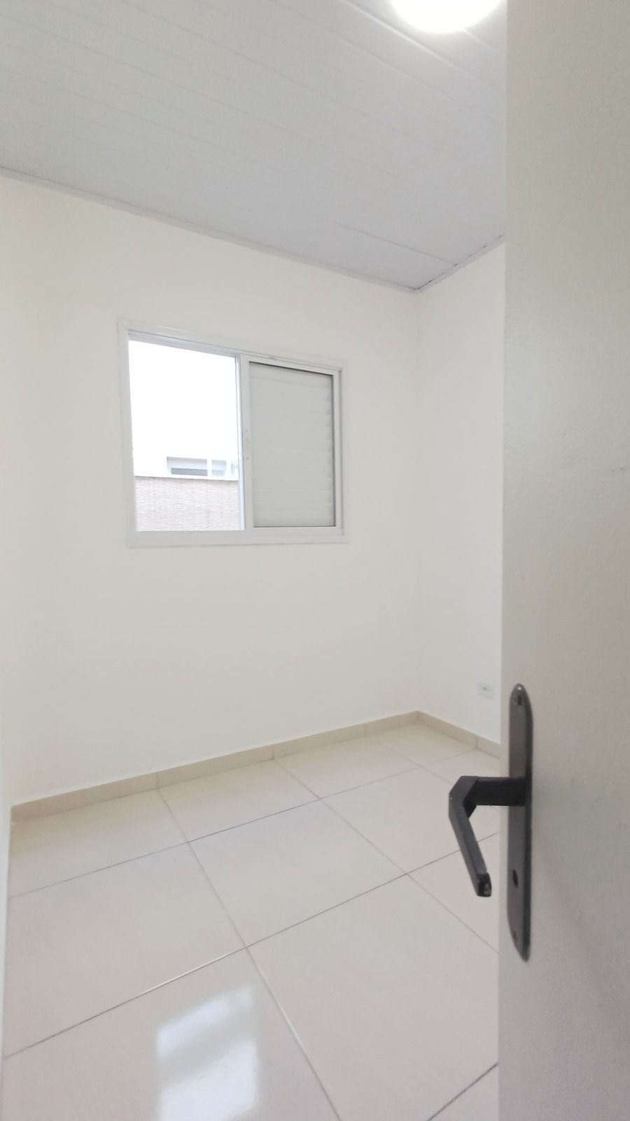  Sobrado à Venda – Itaim Paulista / SP  ✨ Sobrado em condomínio fechado – Porteira Fechada!  50m² bem distribuídos  2 dormitórios  1 vaga de garagem  Condomínio fechado, com segurança e tranquilidade  Porteira fechada – entre e more sem preocupações!