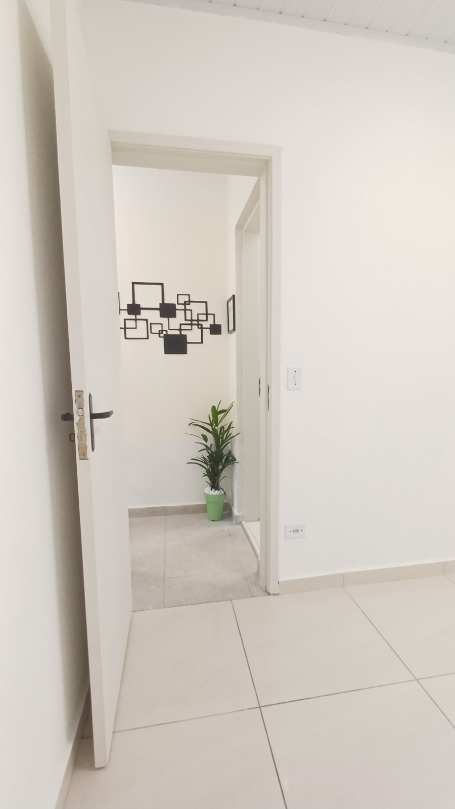  Sobrado à Venda – Itaim Paulista / SP  ✨ Sobrado em condomínio fechado – Porteira Fechada!  50m² bem distribuídos  2 dormitórios  1 vaga de garagem  Condomínio fechado, com segurança e tranquilidade  Porteira fechada – entre e more sem preocupações!