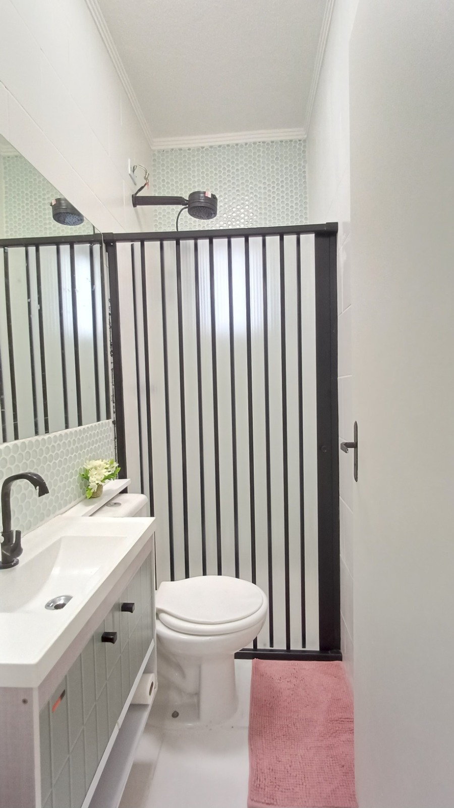  Sobrado à Venda – Itaim Paulista / SP  ✨ Sobrado em condomínio fechado – Porteira Fechada!  50m² bem distribuídos  2 dormitórios  1 vaga de garagem  Condomínio fechado, com segurança e tranquilidade  Porteira fechada – entre e more sem preocupações!