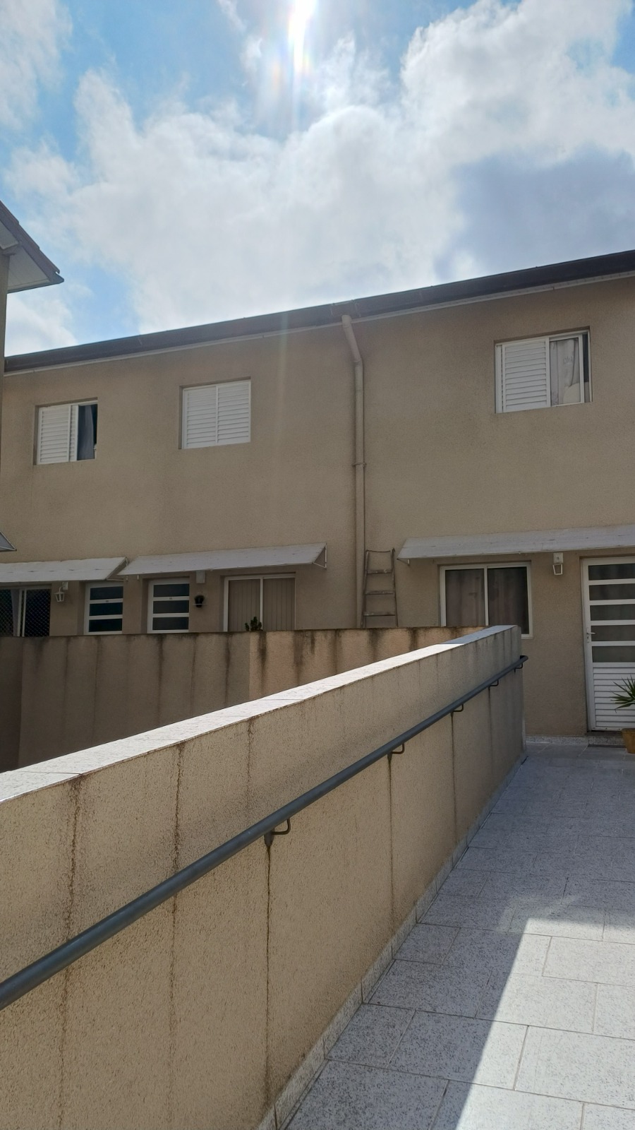  Sobrado à Venda – Itaim Paulista / SP  ✨ Sobrado em condomínio fechado – Porteira Fechada!  50m² bem distribuídos  2 dormitórios  1 vaga de garagem  Condomínio fechado, com segurança e tranquilidade  Porteira fechada – entre e more sem preocupações!