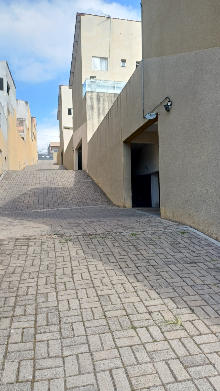  Sobrado à Venda – Itaim Paulista / SP  ✨ Sobrado em condomínio fechado – Porteira Fechada!  50m² bem distribuídos  2 dormitórios  1 vaga de garagem  Condomínio fechado, com segurança e tranquilidade  Porteira fechada – entre e more sem preocupações!