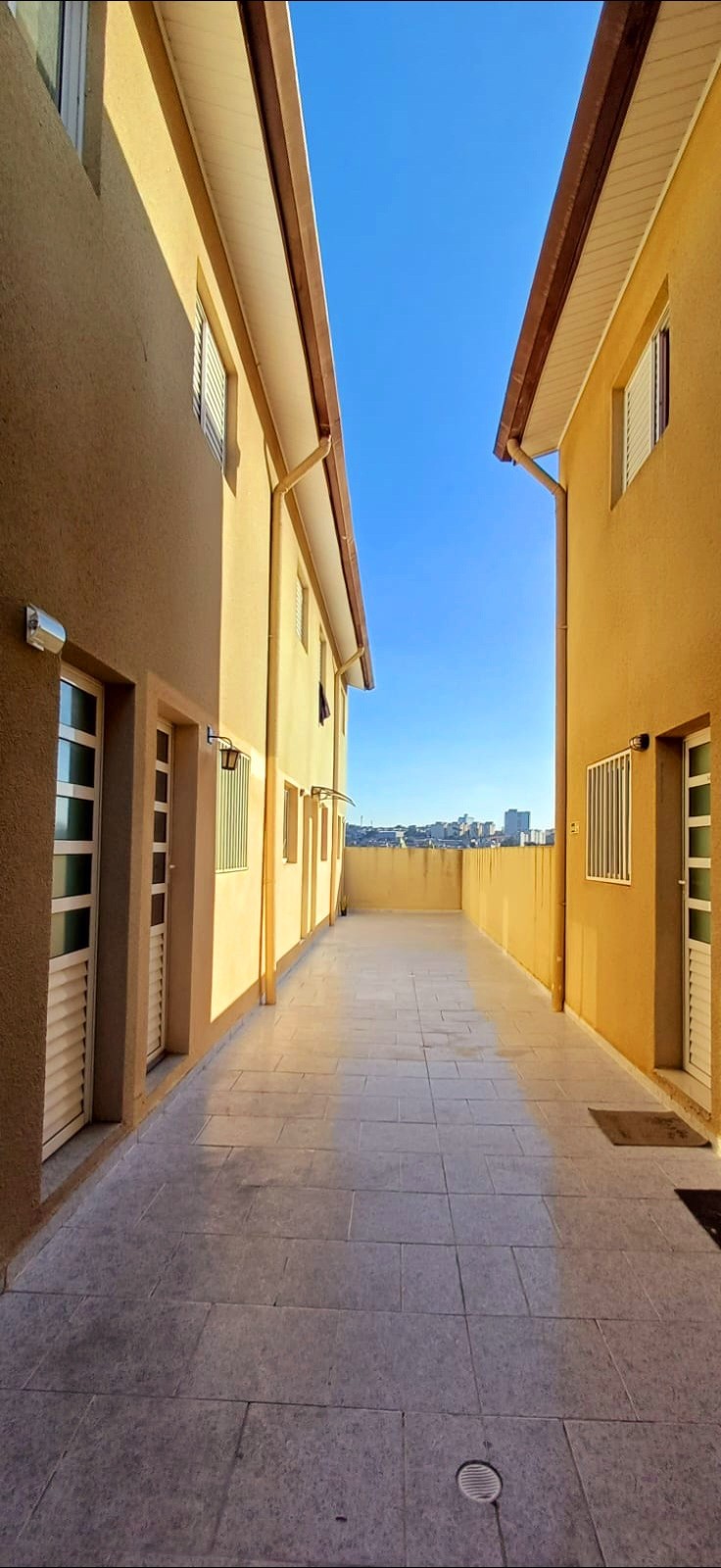  Sobrado à Venda – Itaim Paulista / SP  ✨ Sobrado em condomínio fechado – Porteira Fechada!  50m² bem distribuídos  2 dormitórios  1 vaga de garagem  Condomínio fechado, com segurança e tranquilidade  Porteira fechada – entre e more sem preocupações!