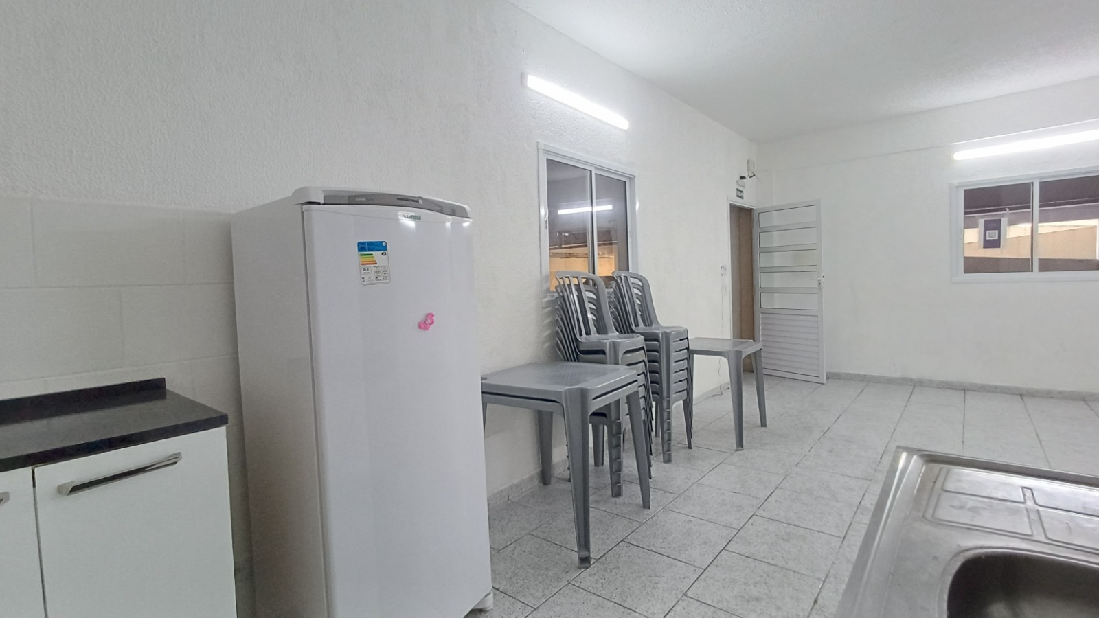  Sobrado à Venda – Itaim Paulista / SP  ✨ Sobrado em condomínio fechado – Porteira Fechada!  50m² bem distribuídos  2 dormitórios  1 vaga de garagem  Condomínio fechado, com segurança e tranquilidade  Porteira fechada – entre e more sem preocupações!