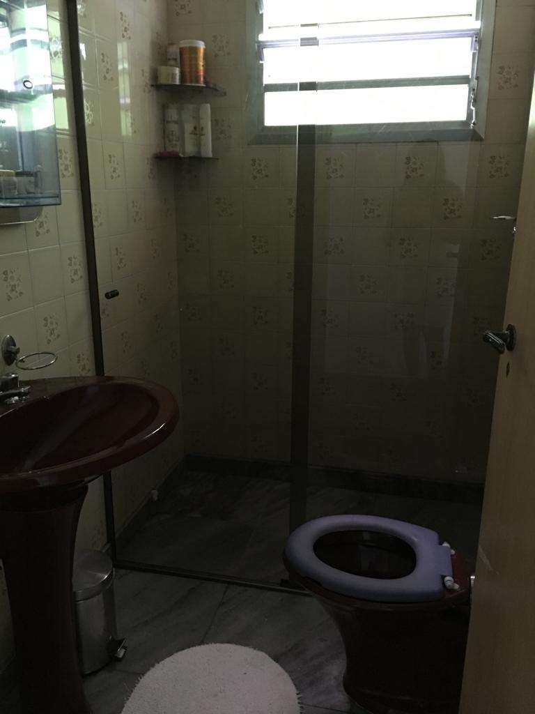   Sobrado Espetacular – São Miguel  Descubra o conforto e a praticidade de morar em um sobrado completo, com localização privilegiada!  ✨ Características do imóvel:  4 dormitórios, sendo 1 suíte  Sala de estar e sala de jantar amplas  Cozinha funcional  Lavanderia coberta  Quintal nos fundos com churrasqueira  Edícula com 1 dormitório e 1 banheiro  Ar-condicionado  Vaga coberta para 2 carros  