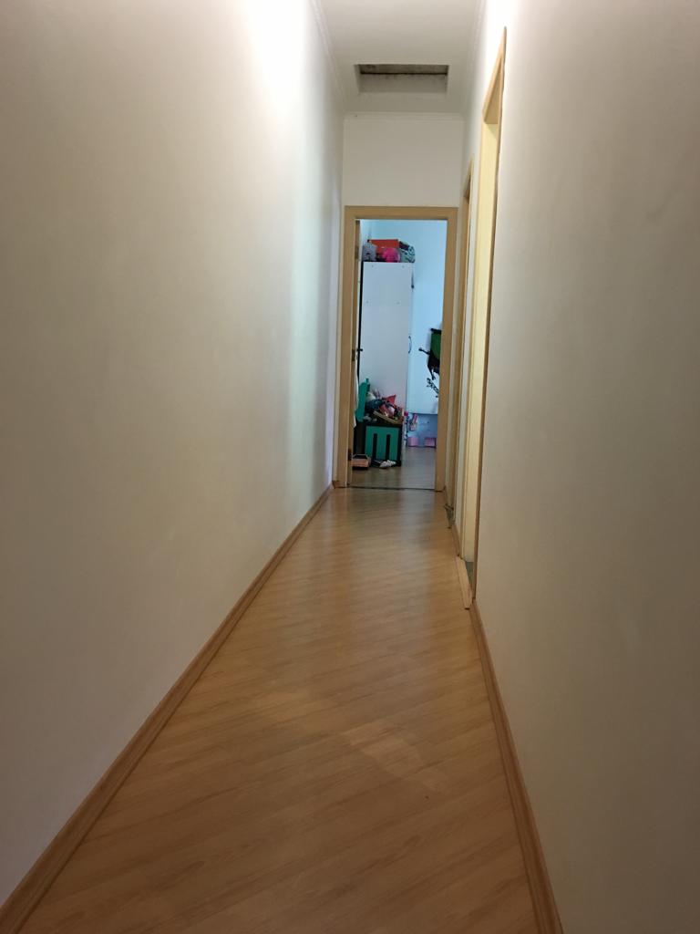   Sobrado Espetacular – São Miguel  Descubra o conforto e a praticidade de morar em um sobrado completo, com localização privilegiada!  ✨ Características do imóvel:  4 dormitórios, sendo 1 suíte  Sala de estar e sala de jantar amplas  Cozinha funcional  Lavanderia coberta  Quintal nos fundos com churrasqueira  Edícula com 1 dormitório e 1 banheiro  Ar-condicionado  Vaga coberta para 2 carros  