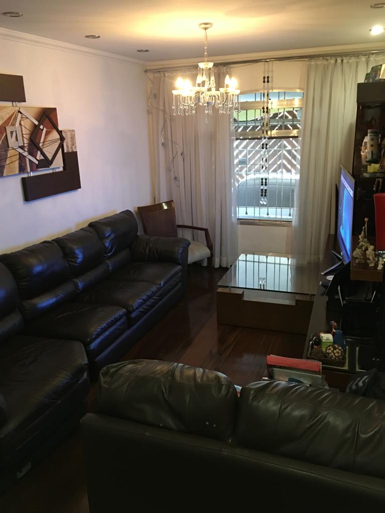   Sobrado Espetacular – São Miguel  Descubra o conforto e a praticidade de morar em um sobrado completo, com localização privilegiada!  ✨ Características do imóvel:  4 dormitórios, sendo 1 suíte  Sala de estar e sala de jantar amplas  Cozinha funcional  Lavanderia coberta  Quintal nos fundos com churrasqueira  Edícula com 1 dormitório e 1 banheiro  Ar-condicionado  Vaga coberta para 2 carros  