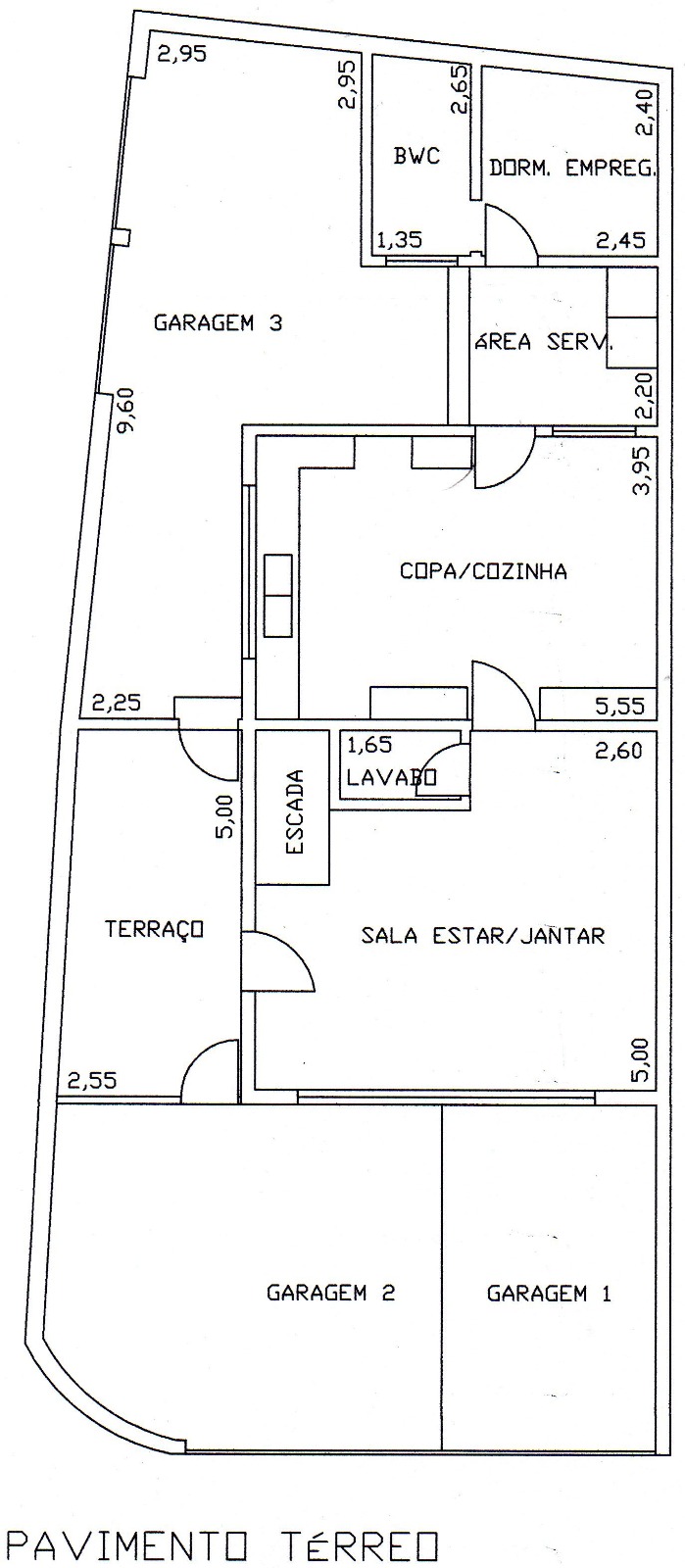  Sobrado de Esquina – Amplo, Ensolarado e com Localização Privilegiada!  Este belo sobrado de 228m² de área construída em terreno de 164m² reúne conforto, espaço e praticidade em uma localização estratégica.  ✨ Diferenciais do imóvel:  03 vagas de garagem cobertas  Sala ampla com 02 ambientes e terraço coberto  Copa-cozinha espaçosa.