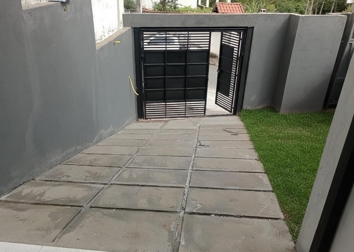 ✨ LANÇAMENTO – Casa dos Sonhos no Parque Residencial Itapeti! ✨  Encante-se com esta belíssima casa com 3 dormitórios, sendo 1 suíte com sacada e closet, projetada para oferecer conforto, elegância e praticidade para toda a família.  Localizada no Parque Residencial Itapeti, em meio à natureza e tranquilidade da serra da Mogi-Dutra, esta é a combinação perfeita entre qualidade de vida.