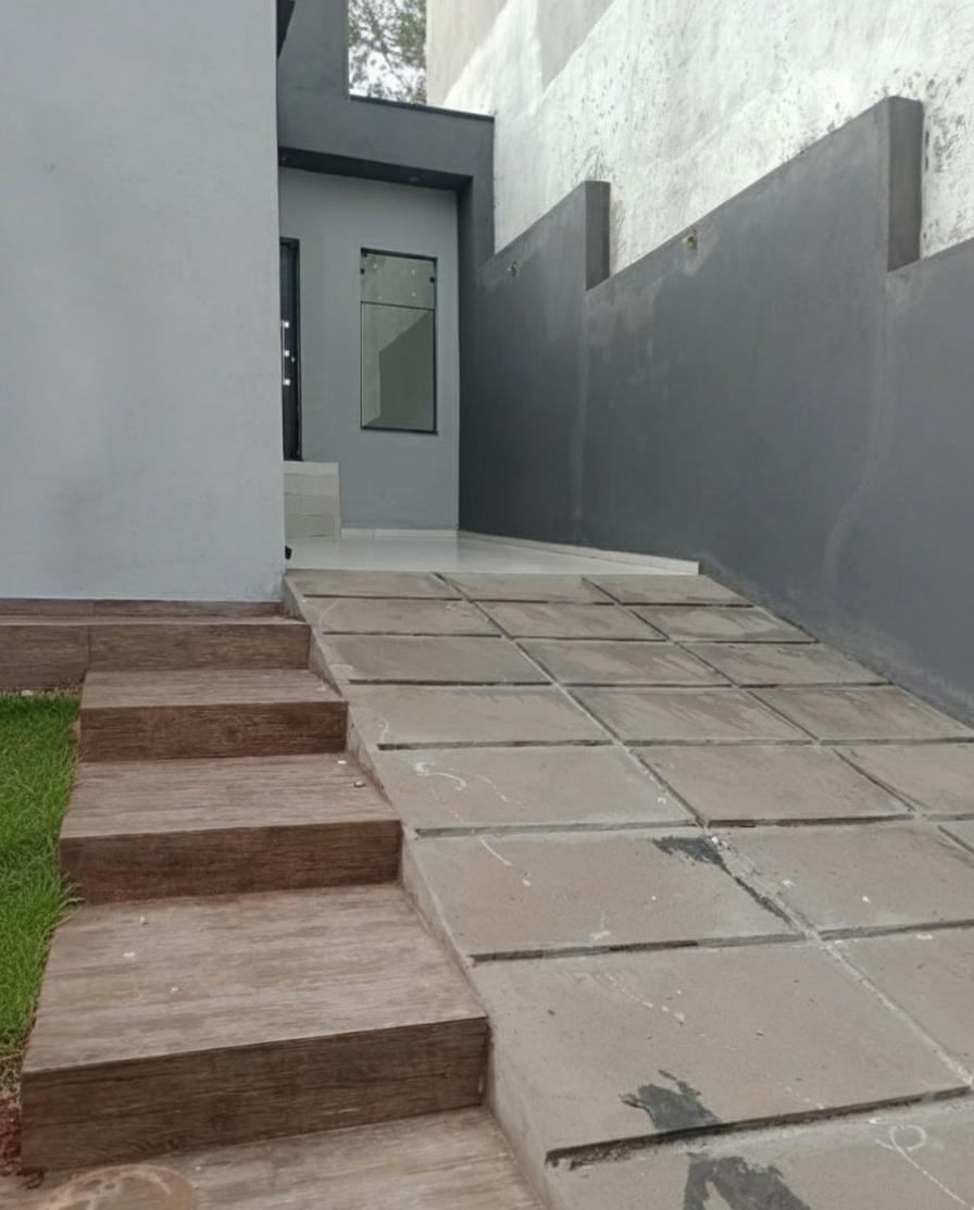 ✨ LANÇAMENTO – Casa dos Sonhos no Parque Residencial Itapeti! ✨  Encante-se com esta belíssima casa com 3 dormitórios, sendo 1 suíte com sacada e closet, projetada para oferecer conforto, elegância e praticidade para toda a família.  Localizada no Parque Residencial Itapeti, em meio à natureza e tranquilidade da serra da Mogi-Dutra, esta é a combinação perfeita entre qualidade de vida.