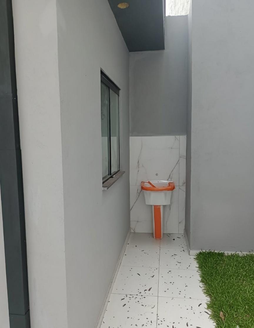 ✨ LANÇAMENTO – Casa dos Sonhos no Parque Residencial Itapeti! ✨  Encante-se com esta belíssima casa com 3 dormitórios, sendo 1 suíte com sacada e closet, projetada para oferecer conforto, elegância e praticidade para toda a família.  Localizada no Parque Residencial Itapeti, em meio à natureza e tranquilidade da serra da Mogi-Dutra, esta é a combinação perfeita entre qualidade de vida.