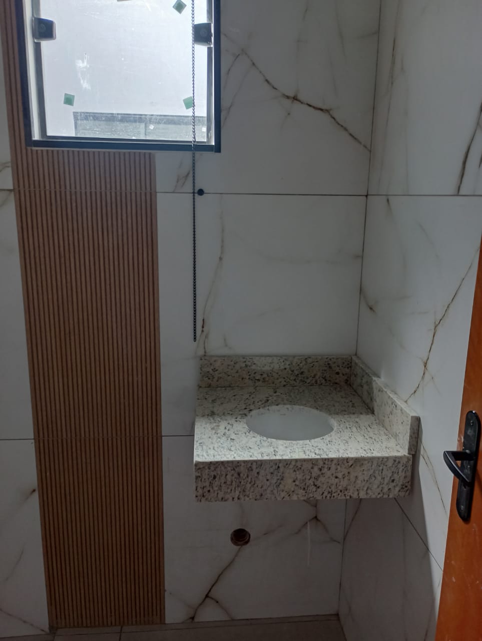 ✨ LANÇAMENTO – Casa dos Sonhos no Parque Residencial Itapeti! ✨  Encante-se com esta belíssima casa com 3 dormitórios, sendo 1 suíte com sacada e closet, projetada para oferecer conforto, elegância e praticidade para toda a família.  Localizada no Parque Residencial Itapeti, em meio à natureza e tranquilidade da serra da Mogi-Dutra, esta é a combinação perfeita entre qualidade de vida.